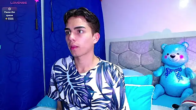 OwenBluee online show from 02-03-25, 04:57