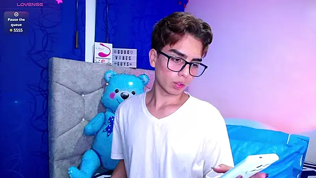 OwenBluee online show from 01-29-25, 06:33