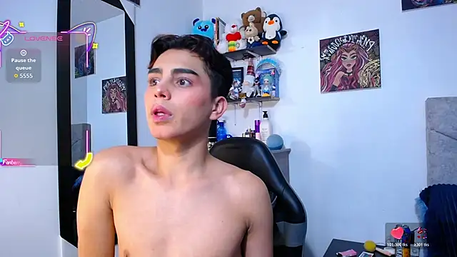 OwenBluee online show from 02-11-26, 04:12