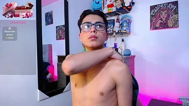 OwenBluee online show from 02-13-26, 06:13