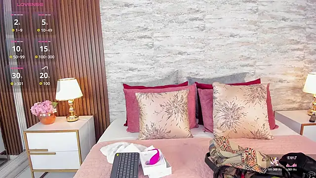 AndreaPink2024 online show from 10-29-25, 01:21