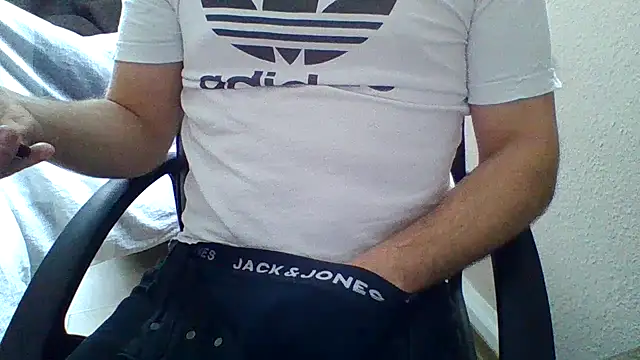 Snapshot of wixxer872302 chatting on 01-12-25, 01:37 wixxer872302 online show from 01-12-25, 01:37