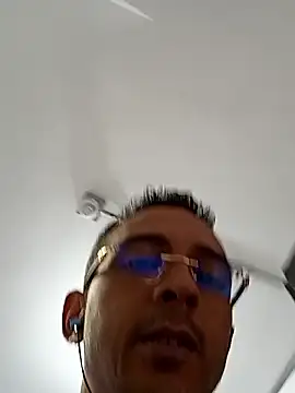 Snapshot of paisa233 chatting on 09-18-25, 03:04 paisa233 online show from 09-18-25, 03:04