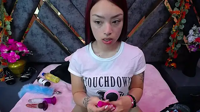 Sofia Mirandaa18 online show from 11-28-25, 01:55