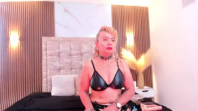 Snapshot of AnastasiaTaylor_ chatting on 11-11-25, 08:03 AnastasiaTaylor online show from 11-11-25, 08:03