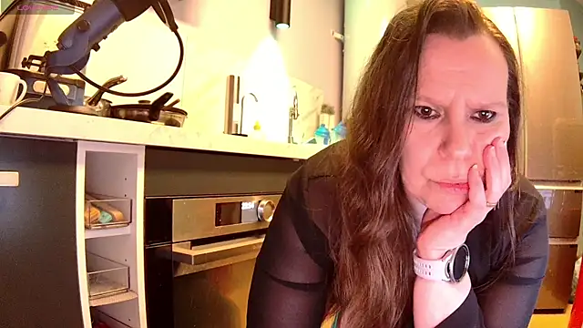 Snapshot of Endrocleia chatting on 03-08-25, 10:56 Endrocleia online show from 03-08-25, 10:56