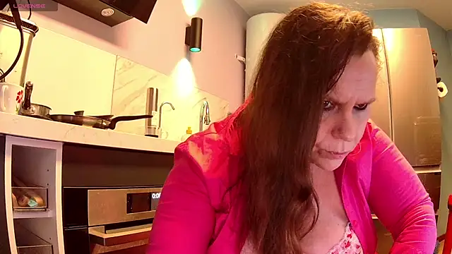 Snapshot of Endrocleia chatting on 03-14-25, 11:11 Endrocleia online show from 03-14-25, 11:11