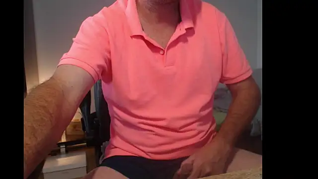 Snapshot of tuttiluss44 chatting on 10-25-25, 06:34 tuttiluss44 online show from 10-25-25, 06:34