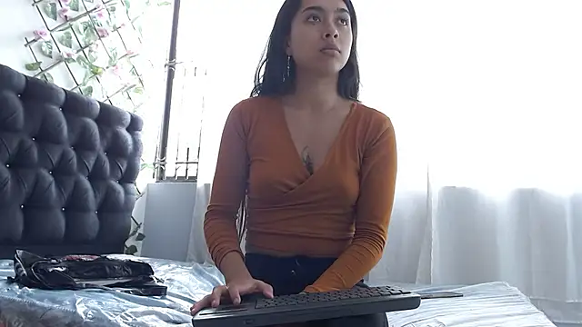 SweetLatiin  online show from 02-19-25, 04:55