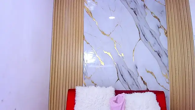 Snapshot of Luluu_08 chatting on 02-13-26, 01:11 Luluu 08 online show from 02-13-26, 01:11