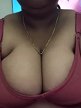 Snapshot of bigboobyrush chatting on 10-30-25, 06:01 bigboobyrush online show from 10-30-25, 06:01