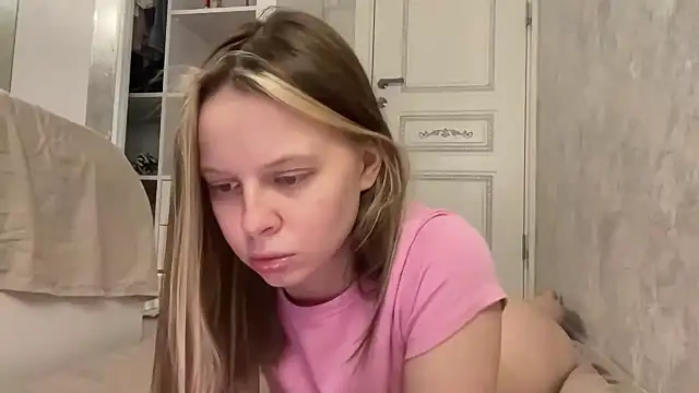 Snapshot of wrenlie chatting on 04-24-26, 08:55 wrenlie online show from 04-24-26, 08:55