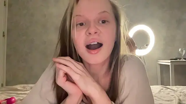 Snapshot of wrenlie chatting on 06-03-26, 08:57 wrenlie online show from 06-03-26, 08:57