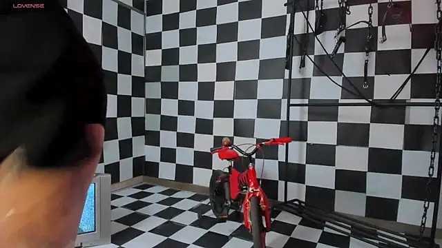 Snapshot of MariaHerrera_ chatting on 10-24-25, 10:09 MariaHerrera online show from 10-24-25, 10:09