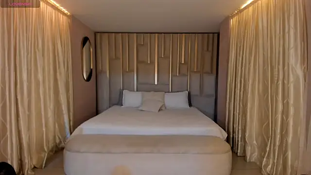 Snapshot of MariaHerrera_ chatting on 12-17-25, 12:04 MariaHerrera online show from 12-17-25, 12:04