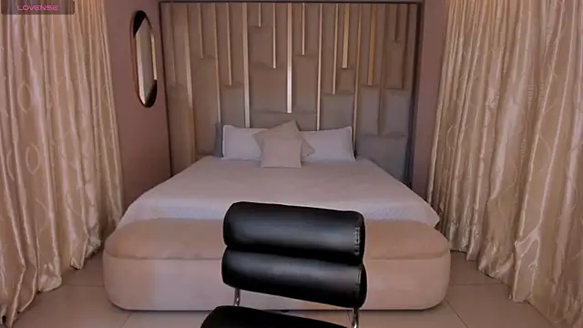 Snapshot of MariaHerrera_ chatting on 12-15-25, 07:41 MariaHerrera online show from 12-15-25, 07:41