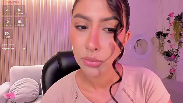 Snapshot of ArianaDumont chatting on 10-11-25, 11:44 ArianaDumont online show from 10-11-25, 11:44