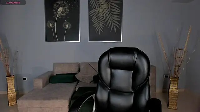 KatieStonne online show from 10-28-25, 03:29