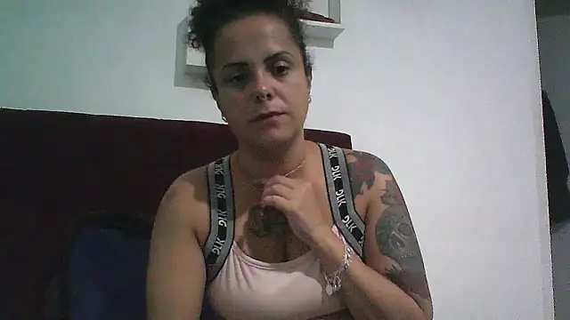 Snapshot of Hotbucet chatting on 12-19-25, 02:26 Hotbucet online show from 12-19-25, 02:26