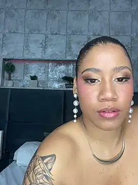 Snapshot of Salome_Diaz_ chatting on 03-12-25, 05:17 Salome Diaz  online show from 03-12-25, 05:17