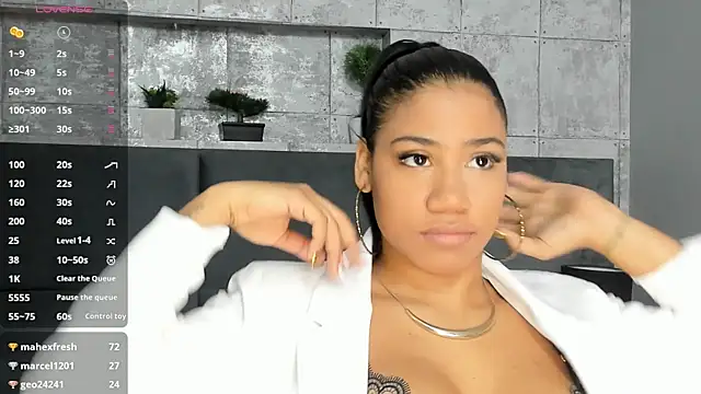 Snapshot of Salome_Diaz_ chatting on 02-27-25, 01:28 Salome Diaz  online show from 02-27-25, 01:28