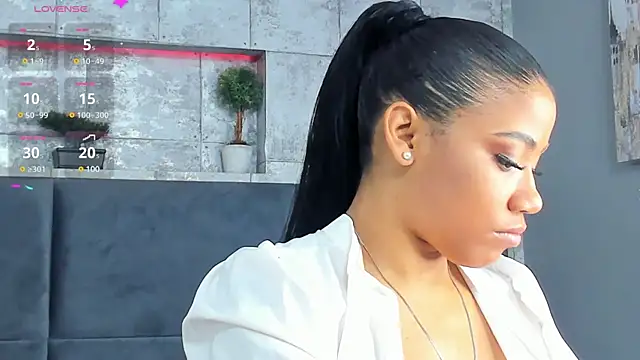 Snapshot of Salome_Diaz_ chatting on 03-12-25, 02:12 Salome Diaz  online show from 03-12-25, 02:12