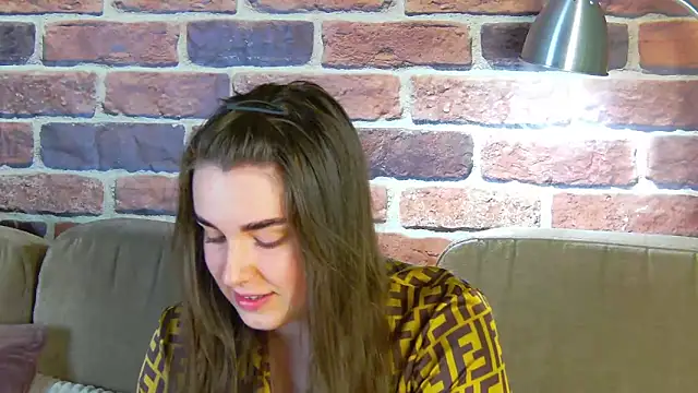 Snapshot of Sofia_Hugs chatting on 05-16-26, 06:18 Sofia Hugs online show from 05-16-26, 06:18