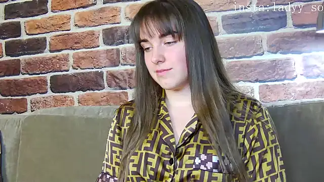 Sofia Hugs online show from 11-20-25, 08:42