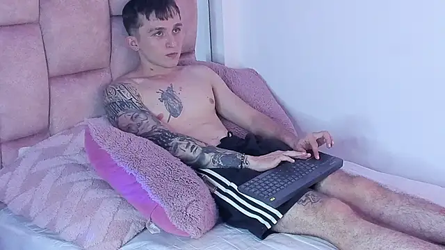 Dylanwhite23  online show from 03-06-25, 02:30
