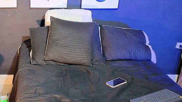 Dylanwhite23  online show from 04-08-26, 09:00