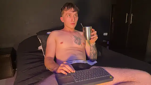 Dylanwhite23  online show from 01-15-26, 06:17