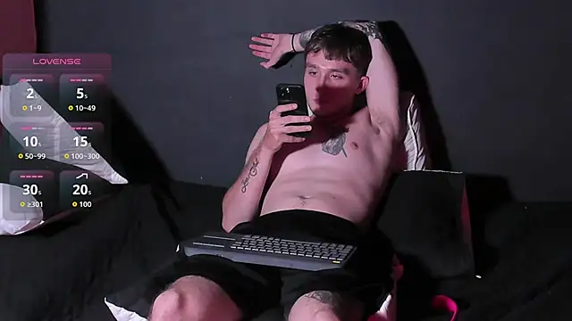 Dylanwhite23  online show from 10-18-25, 08:22