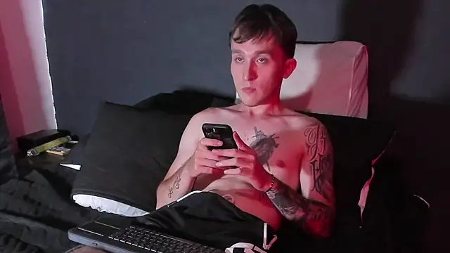 Dylanwhite23  online show from 09-25-25, 12:05