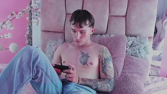 Dylanwhite23  online show from 11-09-25, 08:13