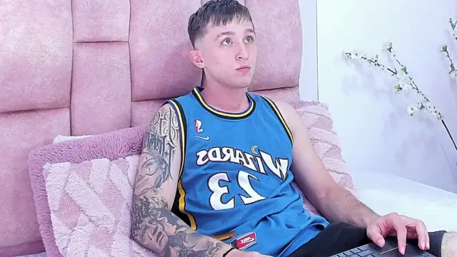 Dylanwhite23  online show from 02-24-25, 11:30