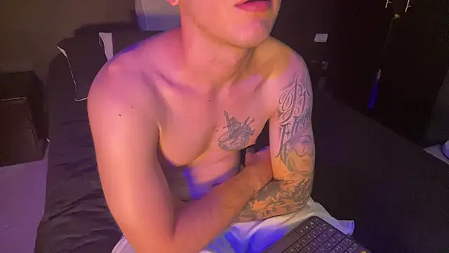 Dylanwhite23  online show from 01-15-26, 09:40