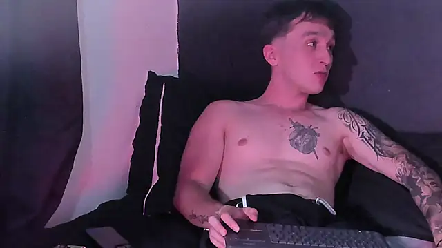 Dylanwhite23  online show from 10-11-25, 10:11