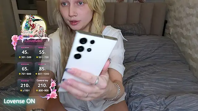 Snapshot of GoodGirl0024 chatting on 02-06-25, 08:34 GoodGirl0024 online show from 02-06-25, 08:34