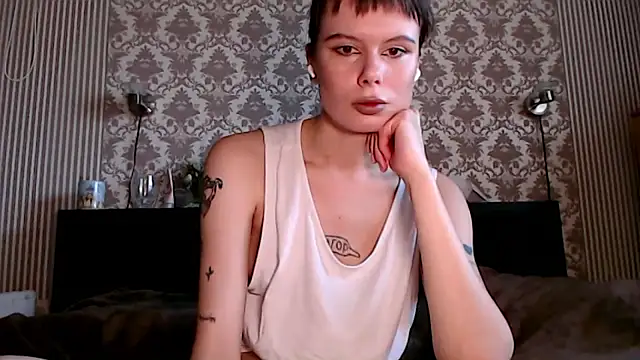 Snapshot of Vienaxtexasxparis chatting on 10-17-25, 11:01 Vienaxtexasxparis online show from 10-17-25, 11:01