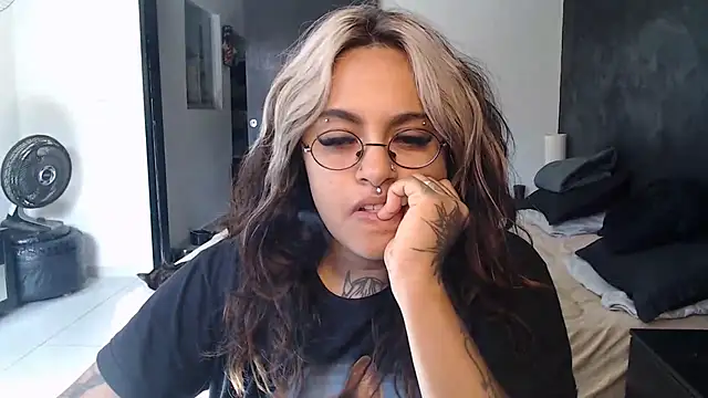 lolafairytail online show from 11-21-25, 05:23