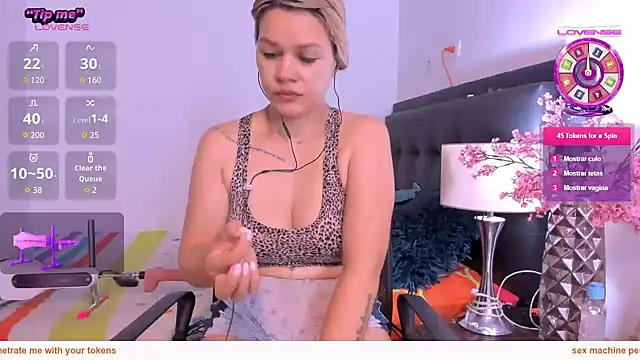 Snapshot of daniela_beauty chatting on 05-20-26, 01:19 daniela beauty online show from 05-20-26, 01:19