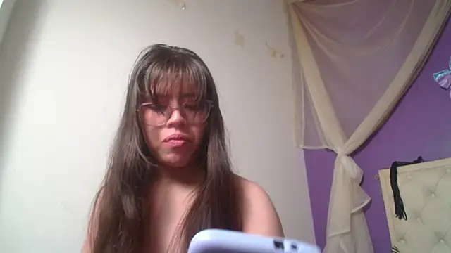Snapshot of Ingrid_Casas chatting on 03-18-25, 12:19 Ingrid Casas online show from 03-18-25, 12:19
