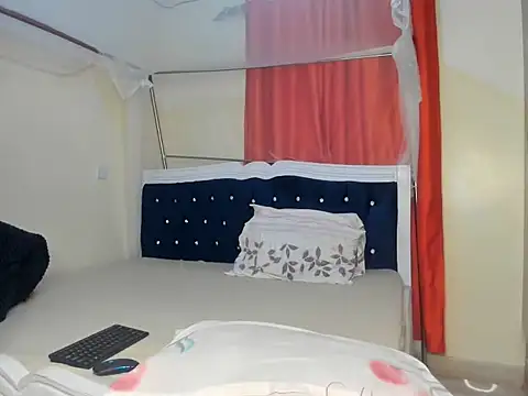 Snapshot of Curvy_Latoya chatting on 02-26-25, 08:36 Curvy Latoya online show from 02-26-25, 08:36