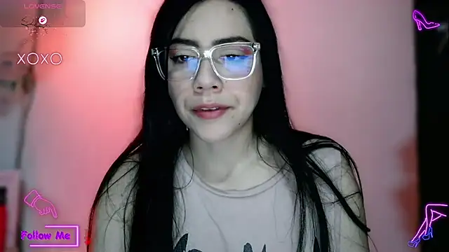 Snapshot of LauGrayJ chatting on 10-12-25, 10:33 LauGrayJ online show from 10-12-25, 10:33