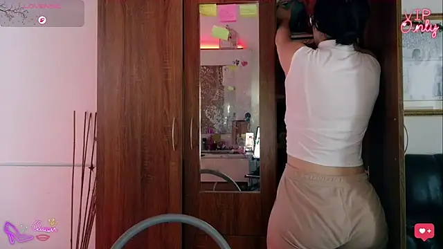 LauGrayJ online show from 03-02-26, 07:54