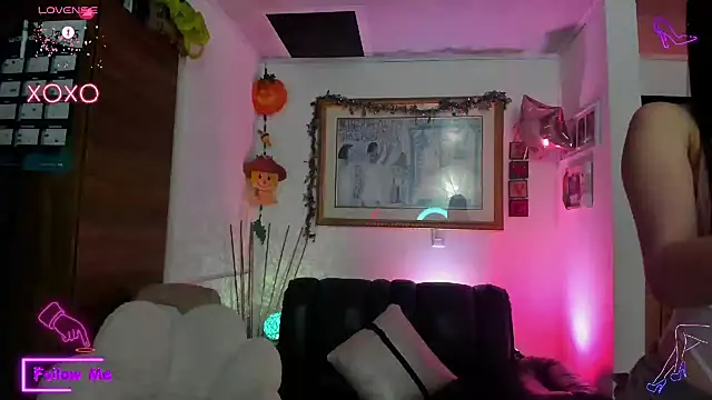 Snapshot of LauGrayJ chatting on 03-18-25, 03:23 LauGrayJ online show from 03-18-25, 03:23