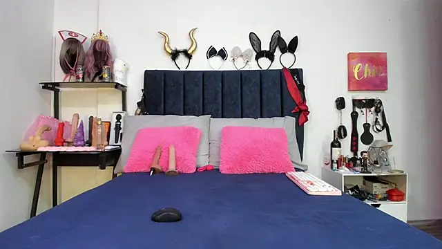 emmily giraldo online show from 11-25-25, 01:11