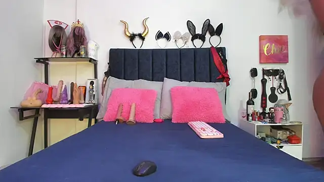 emmily giraldo online show from 11-19-25, 12:49