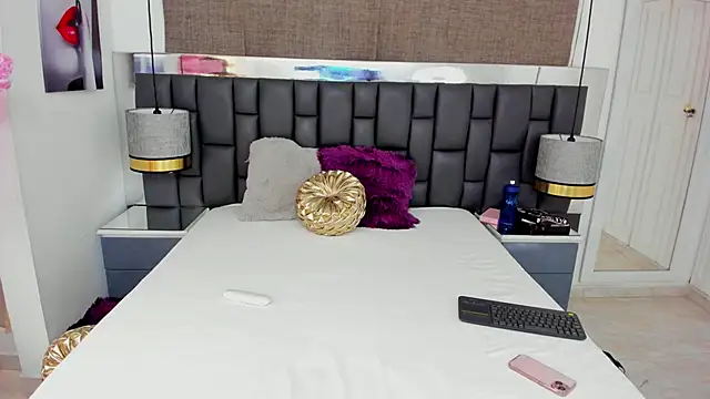 Snapshot of _cat_18 chatting on 02-13-25, 01:59 cat 18 online show from 02-13-25, 01:59