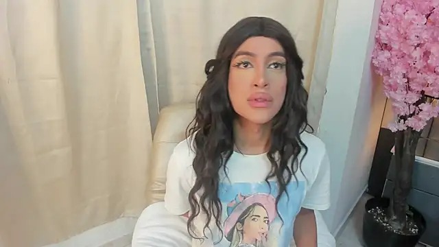 Snapshot of _cat_18 chatting on 03-02-25, 08:35 cat 18 online show from 03-02-25, 08:35